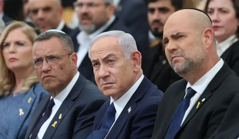 Israeli Prime Minister Benjamin Netanyahu (C), Parliament Speaker Amir Ohana (R), and Jerusalem Mayor Moshe Leon (L) attend the annual ceremony at the eve of Israel's Remembrance Day for fallen soldiers (Yom HaZikaron) at the Yad LaBanim Memorial in Jerusalem, on April 29, 2025. (Photo by Abir SULTAN / POOL / AFP) (Photo by ABIR SULTAN/POOL/AFP via Getty Images)