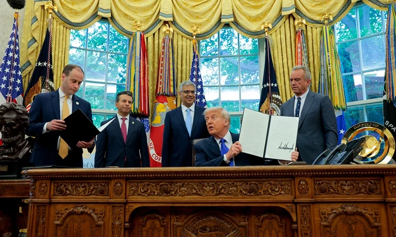 WASHINGTON, DC - MAY 05: U.S. President Donald Trump, accompanied by White House staff secretary Will Scharf (L), Food and Drug Administration Commissioner Marty Makary (2nd-L), National Institutes of Health Director Jayanta Bhattacharya (3rd-L), and Health and Human Services Secretary Robert F. Kennedy Jr. holds up a newly-signed executive order in the Oval Office at the White House on May 05, 2025 in Washington, DC. Trump signed new proclamations and executive orders, including one that ended federal funding for so-called "gain-of-function" studies. (Photo by Anna Moneymaker/Getty Images)