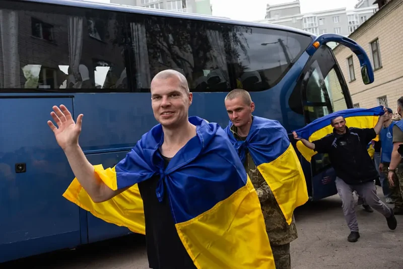 CHERNIHIV, UKRAINE - MAY 24: Ukrainian prisoners of war disembark from a bus after being released after months in a Russian prison on May 24, 2025 in Chernihiv, Ukraine. Ukraine and Russia have pledged to exchange 1,000 prisoners of war from both sides over the coming days, following the first direct talks between the two delegations held in Istanbul on May 16. Today's swap brought home 307 Ukrainian soldiers. The large-scale swap would represent the largest since Russia launched its full-scale war in Ukraine in 2022. (Photo by Paula Bronstein / Getty Images)