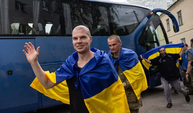CHERNIHIV, UKRAINE - MAY 24: Ukrainian prisoners of war disembark from a bus after being released after months in a Russian prison on May 24, 2025 in Chernihiv, Ukraine. Ukraine and Russia have pledged to exchange 1,000 prisoners of war from both sides over the coming days, following the first direct talks between the two delegations held in Istanbul on May 16. Today's swap brought home 307 Ukrainian soldiers. The large-scale swap would represent the largest since Russia launched its full-scale war in Ukraine in 2022. (Photo by Paula Bronstein / Getty Images)