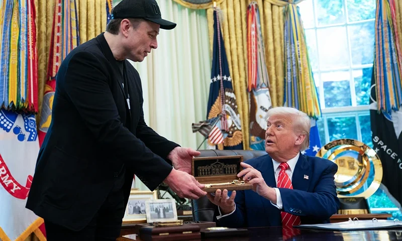 US President Donald Trump presents a "key to the White House" to Elon Musk during a news conference in the Oval Office of the White House in Washington, DC, on May 30, 2025. Musk, who stormed into US politics as President Trump's chainsaw-brandishing sidekick, announced on May 28 that he is leaving his role in US government, intended to reduce federal spending, shortly after his first major break with the President over Trump's signature spending bill. (Photo by Allison ROBBERT / AFP) (Photo by ALLISON ROBBERT/AFP via Getty Images)