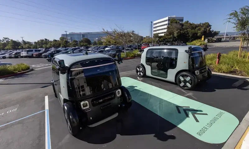 Zoox, a self-driving vehicle owned by Amazon, is seen at the company's Headquarters during a test drive in Foster City, California, U.S. October 15, 2024. REUTERS/Carlos Barria/File Photo