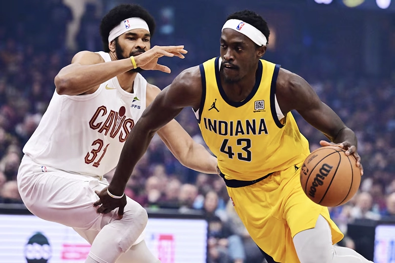 Indiana Pacers forward Pascal Siakam (43) drives to the basket against Cleveland Cavaliers center Jarrett Allen (31) during the first quarter in game one of the second round for the 2025 NBA Playoffs at Rocket Arena. Mandatory Credit: Ken Blaze-Imagn Images