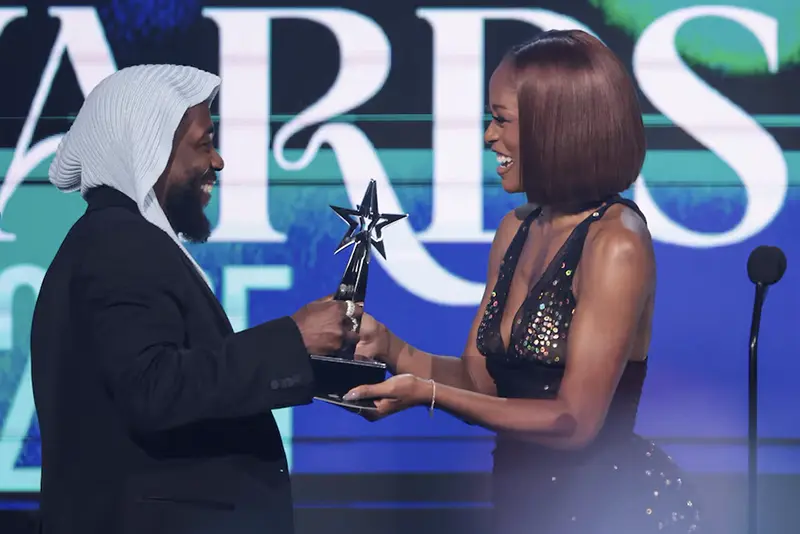 Kendrick Lamar accepts the Album of the Year award for "GNX" from Keke Palmer at the 25th annual BET (Black Entertainment Television) Awards, in Los Angeles, California, U.S. June 9, 2025. REUTERS/Mario Anzuoni