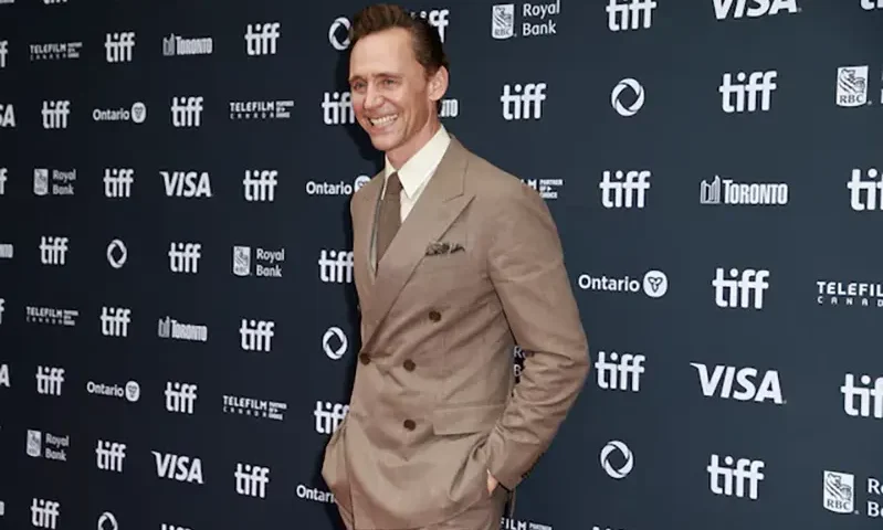Tom Hiddleston poses on the red carpet before "The Life of Chuck" is screened, as the Toronto International Film Festival (TIFF) returns for its 49th edition in Toronto, Ontario, Canada, September 6, 2024. REUTERS/Carlos Osorio/File Photo