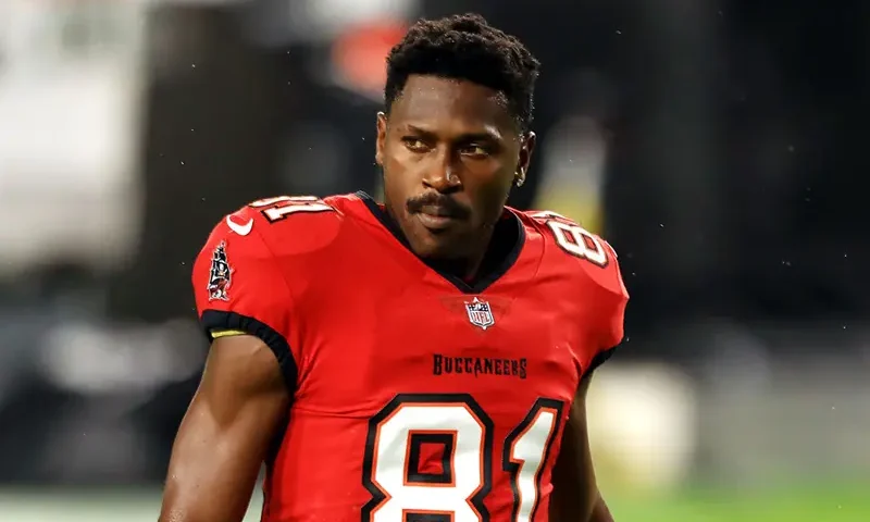 Antonio Brown #81 of the Tampa Bay Buccaneers looks on before the game against the New Orleans Saints at Raymond James Stadium on November 08, 2020 in Tampa, Florida. (Photo by Mike Ehrmann/Getty Images)