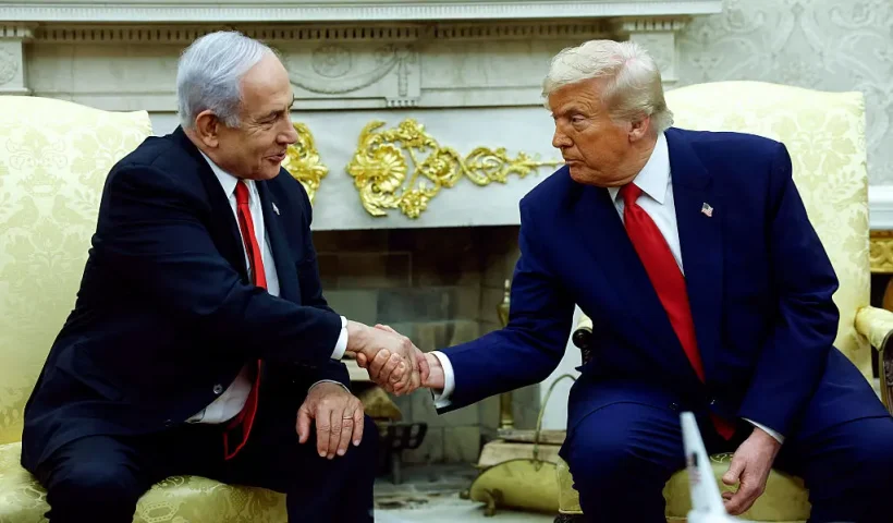 WASHINGTON, DC - APRIL 07: U.S. President Donald Trump (R) shakes hands with Israeli Prime Minister Benjamin Netanyahu during a meeting in the Oval Office of the White House on April 7, 2025 in Washington, DC. President Trump is meeting with Netanyahu to discuss ongoing efforts to release Israeli hostages from Gaza and newly imposed U.S. tariffs. (Photo by Kevin Dietsch/Getty Images)