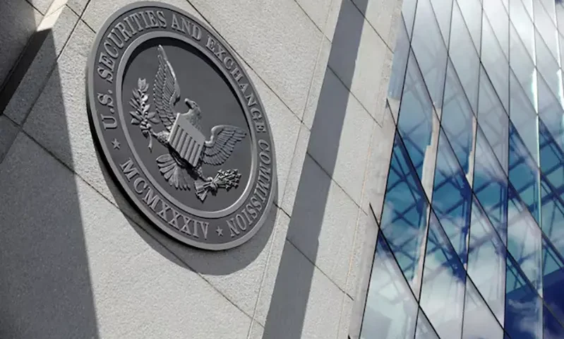 The seal of the U.S. Securities and Exchange Commission (SEC) is seen at their headquarters in Washington, D.C., U.S., May 12, 2021. Picture taken May 12, 2021. REUTERS/Andrew Kelly/File Photo