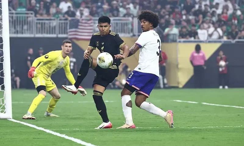 Mexico defender Jesus Gallardo (23) battles for the ball with United States defender Chris Richards (3) in front of United States goalkeeper Matthew Freese (25) in the second half during the 2025 Gold Cup Final at NRG Stadium. Mandatory Credit: Kevin Jairaj-Imagn Image