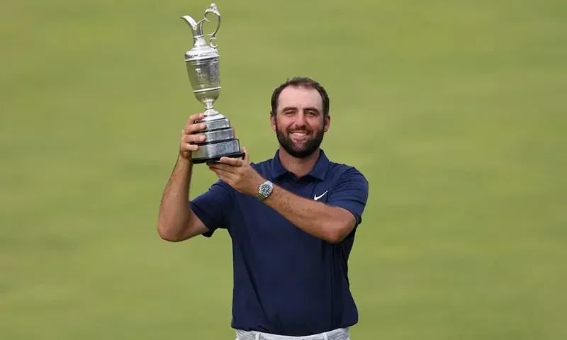 Scottie Scheffler of the U.S. celebrates with the Claret Jug trophy after winning The 153rd Open Championship REUTERS/Russell Cheyne