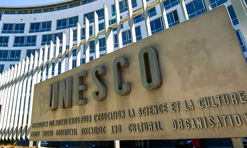 A picture taken on October 12, 2017 shows the logo of the United Nations Educational, Scientific and Cultural Organisation (UNESCO) headquarters in Paris. - The United States said on October 12, 2017 that it was pulling out of the UN's culture and education body, accusing it of "anti-Israel bias" in a move that underlines Washington's drift away from international institutions. (Photo by JACQUES DEMARTHON / AFP) (Photo credit should read JACQUES DEMARTHON/AFP via Getty Images)