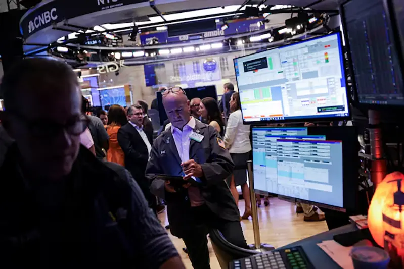 Traders work on the floor at the New York Stock Exchange (NYSE) in New York City, U.S., July 30, 2025. REUTERS/Jeenah Moon