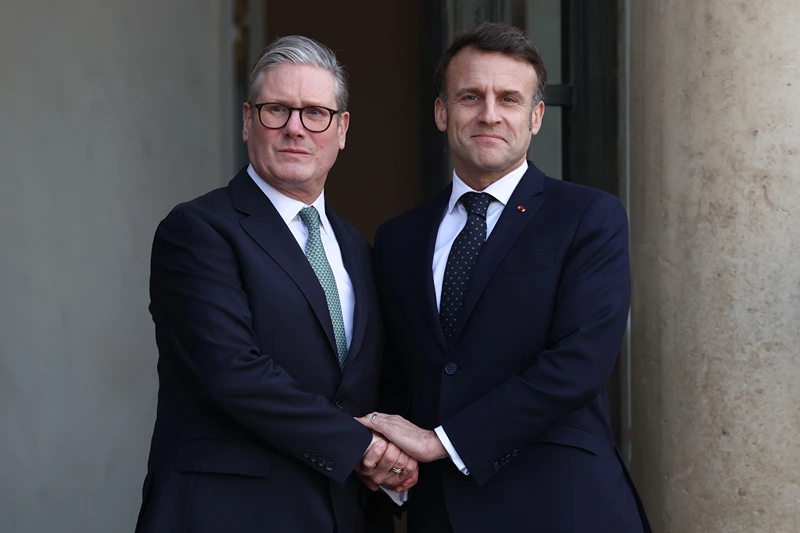 PARIS, FRANCE - FEBRUARY 17: French President Emmanuel Macron welcomes British Prime Minister Keir Starmer (L) during a meeting on the situation in Ukraine and security issues in Europe at the Elysée Palace on February 17, 2025 in Paris, France. As the USA and Russia convene talks in Saudi Arabia hoping to bring to an end the Russia/Ukraine war, President Macron invites European leaders to a summit to discuss security spending and the part they can play in the future of Ukraine. The UK Prime Minister has said he is prepared to commit troops on the ground in Ukraine as part of a peacekeeping force, as has the CDU party defence spokesperson in Germany. (Photo by Tom Nicholson/Getty Images)