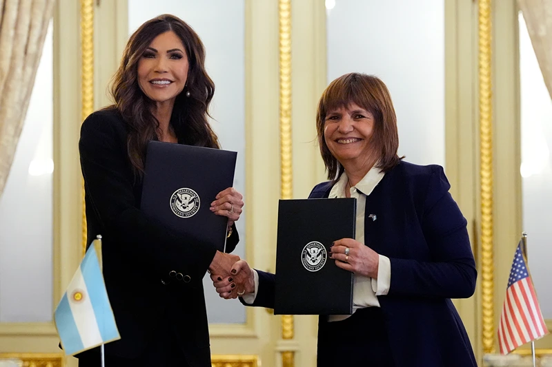 U.S. Homeland Security Secretary Kristi Noem (L) and Argentina's Minister of National Security Patricia Bullrich prepare to sign a bilateral agreement at the presidential palace on July 28, 2025 in Buenos Aires, Argentina. Noem is on a multi-day visit to Argentina, Chile, and Paraguay. (Photo by Alex Brandon-Pool/Getty Images)