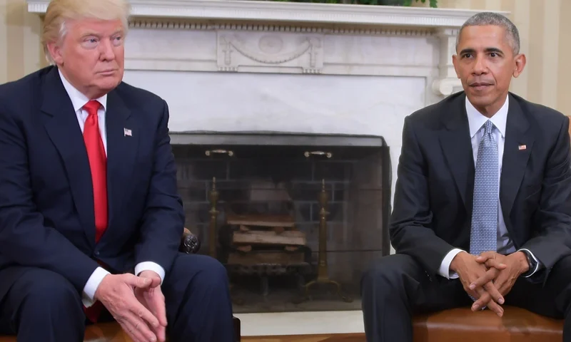 US President Barack Obama meets with President-elect Donald Trump to update him on transition planning in the Oval Office at the White House on November 10, 2016 in Washington,DC. / AFP / JIM WATSON (Photo credit should read JIM WATSON/AFP via Getty Images)