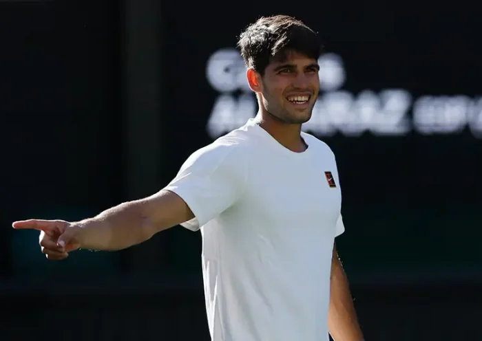 Spain's Carlos Alcaraz celebrates winning his first round match against Italy's Fabio Fognini REUTERS/Stephanie Lecocq