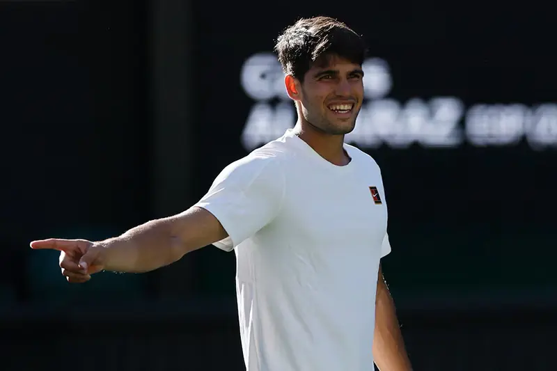 Spain's Carlos Alcaraz celebrates winning his first round match against Italy's Fabio Fognini REUTERS/Stephanie Lecocq