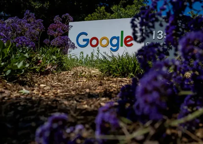 Google logo is seen at a company research facility in Mountain View, California, U.S., May 13, 2025. REUTERS/Carlos Barria/File Photo