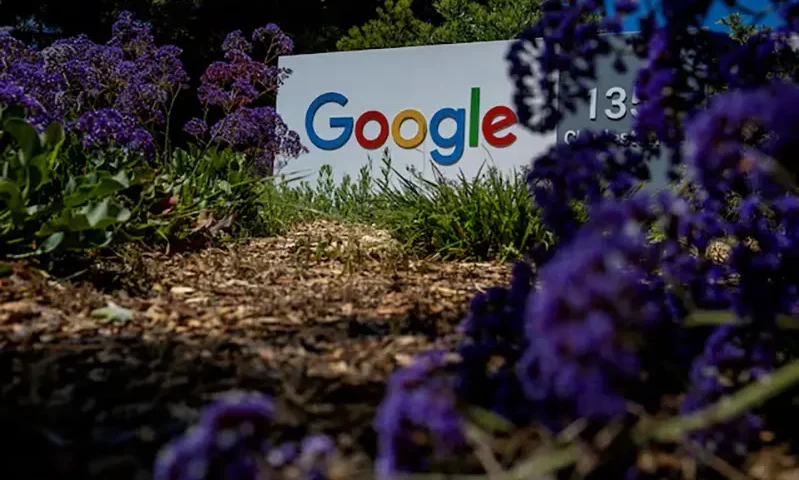 Google logo is seen at a company research facility in Mountain View, California, U.S., May 13, 2025. REUTERS/Carlos Barria/File Photo