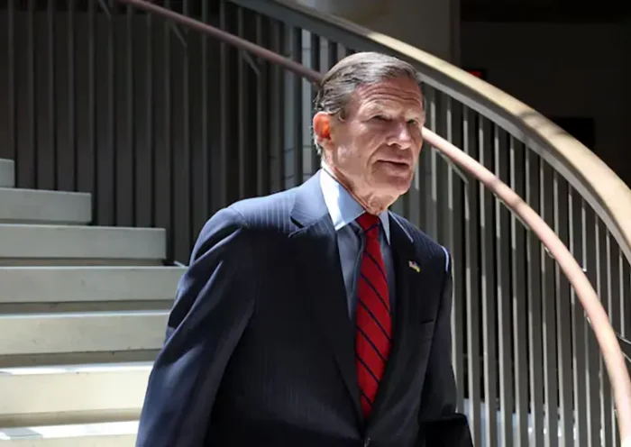 U.S. Senator Richard Blumenthal (D-CT) descends a staircase, on the day of a closed briefing on the situation in Iran for members of the U.S. Senate, on Capitol Hill in Washington, D.C., U.S., June 26, 2025. REUTERS/Kevin Mohatt/File Photo