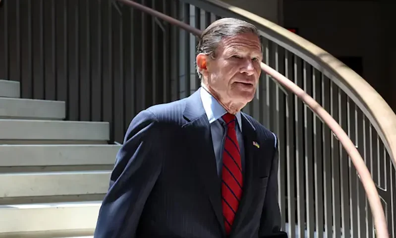 U.S. Senator Richard Blumenthal (D-CT) descends a staircase, on the day of a closed briefing on the situation in Iran for members of the U.S. Senate, on Capitol Hill in Washington, D.C., U.S., June 26, 2025. REUTERS/Kevin Mohatt/File Photo