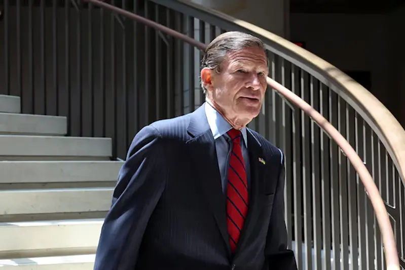 U.S. Senator Richard Blumenthal (D-CT) descends a staircase, on the day of a closed briefing on the situation in Iran for members of the U.S. Senate, on Capitol Hill in Washington, D.C., U.S., June 26, 2025. REUTERS/Kevin Mohatt/File Photo