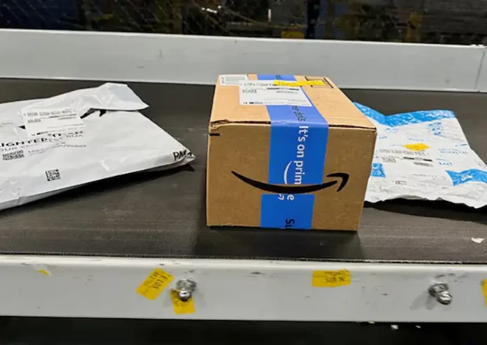 Packages are transported on a conveyor belt at the Amazon warehouse on Prime Day, in Melville, New York, U.S., July 11, 2023. REUTERS/Soren Larson/File Photo