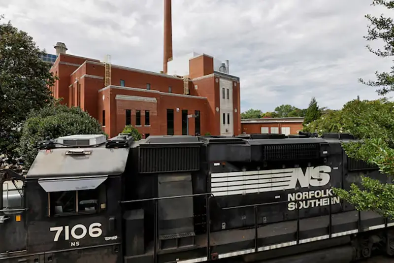 A Norfolk Southern train rests near the University of North Carolina's energy generation plant, after delivering coal to the facility, in Chapel Hill, North Carolina, U.S. August 11, 2022. REUTERS/Jonathan Drake/File Photo