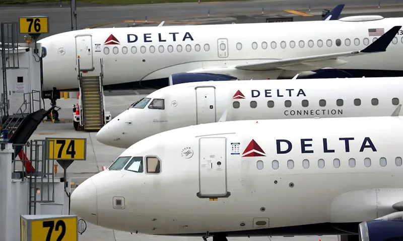 Delta Airlines passenger jets are pictured outside the newly completed 1.3 million-square foot $4 billion Delta Airlines Terminal C at LaGuardia Airport in the Queens borough of New York City, New York, U.S., June 1, 2022. REUTERS/Mike Segar/File Photo