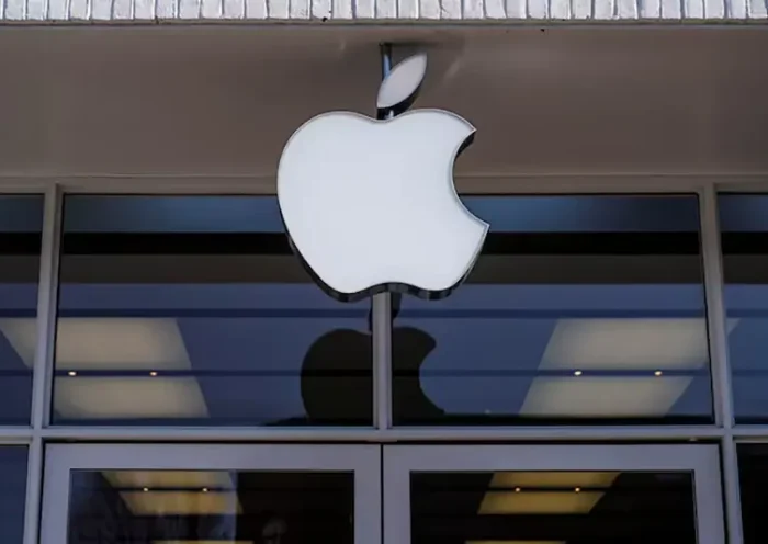 Logo of an Apple store is seen as Apple Inc. reports fourth quarter earnings in Washington, U.S., January 27, 2022. REUTERS/Joshua Roberts/File photo