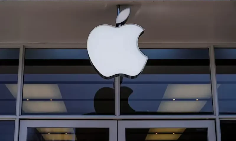 Logo of an Apple store is seen as Apple Inc. reports fourth quarter earnings in Washington, U.S., January 27, 2022. REUTERS/Joshua Roberts/File photo