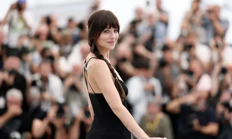 Cast member Dakota Johnson poses during a photocall for film "Splitsville" presented as part of Cannes Premiere at the 78th Cannes Film Festival in Cannes, France, May 19, 2025. REUTERS/Benoit Tessier/File Photo