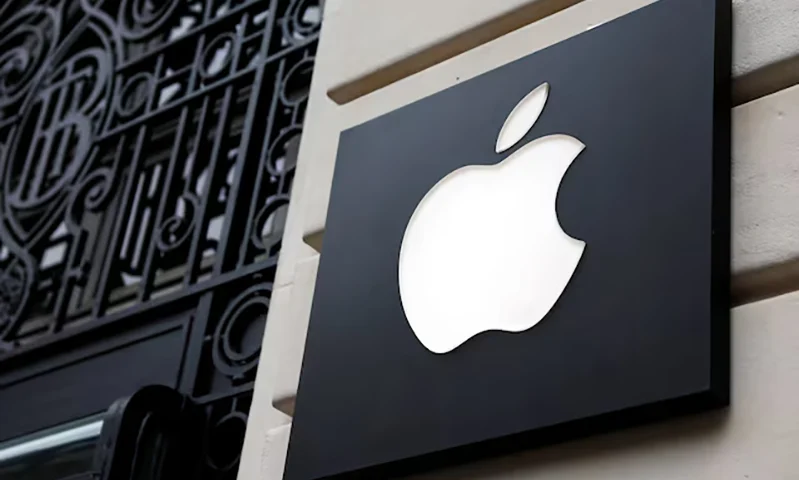 View of an Apple logo at an Apple store in Paris, France, April 23, 2025. REUTERS/Abdul Saboor/File Photo
