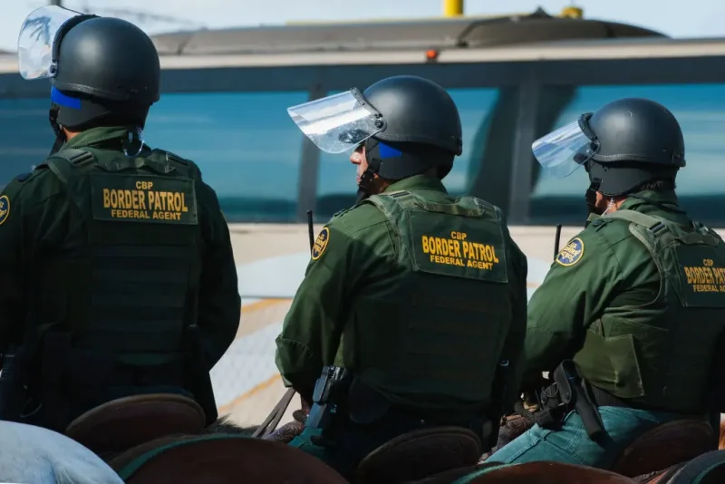 TOPSHOT - US Customs and Border Protection agents participate in a training exercise at a vehicle entry point along the border with Mexico on November 5, 2018, in Hidalgo, Texas. - Around 4,800 US soldiers were deployed to the border with Mexico, the Pentagon announced, saying it could not give a price tag for the operation Democrats decry as political maneuvring from President Donald Trump. (Photo by Andrew Cullen / AFP) (Photo credit should read ANDREW CULLEN/AFP via Getty Images)