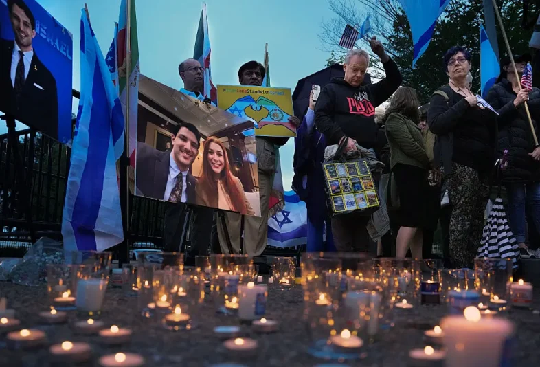WASHINGTON, DC - MAY 22: Mourners gather for a vigil for the victims of the Capital Jewish Museum shooting outside of the White House on May 22, 2025 in Washington, DC. Two Israeli Embassy staff members, Yaron Lischinsky and Sarah Lynn Milgrim, were gunned down Wednesday evening after an event at the museum by a man shouting slogans in support for Palestine. (Photo by Kevin Dietsch/Getty Images)