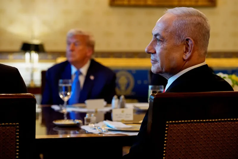 WASHINGTON, DC - JULY 07: U.S. President Donald Trump (L) and Israeli Prime Minister Benjamin Netanyahu (R) attend a dinner in the Blue Room of the White House on July 07, 2025 in Washington, DC. Trump is hosting Netanyahu for a dinner as the two discuss a potential ceasefire agreement to end the fighting in Gaza. (Photo by Andrew Harnik/Getty Images)