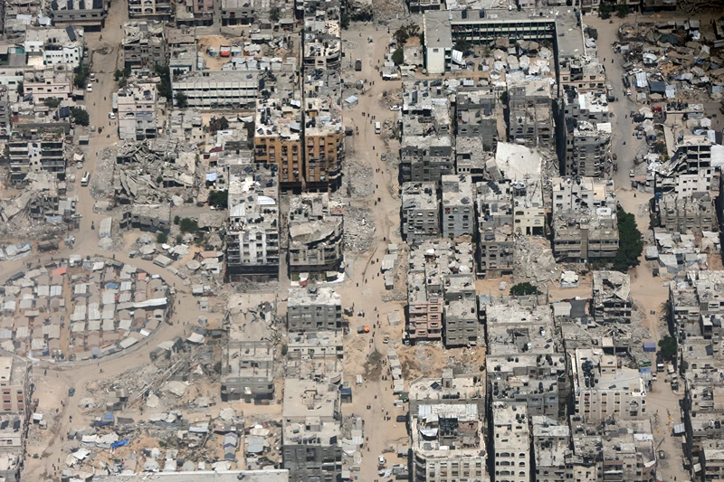 GAZA - AUGUST 6: A view from the air as Jordanian air force personnel in a Jordanian C-130 military aircraft perform an air drop of aid and humanitarian supplies on August 6, 2025 in Gaza. On Wednesday, the Royal Jordanian Air Force carried out air drops of food and other aid over Gaza, alongside aircraft from other nations carrying 54 tons of humanitarian supplies. Airdrops of aid have resumed in recent weeks in an attempt to alleviate the severe lack of food and other essentials reaching people in Gaza, where the World Food Programme (WFP) has said over half a million people are enduring famine-like conditions, as Israel continues to restrict the flow of aid. (Photo by Salah Malkawi/Getty Images)