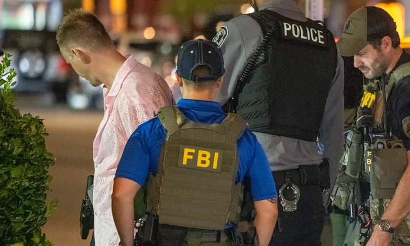 FBI and Border Patrol officers arrest a man, after he assaulted law enforcement with a sandwich, along the U Street corridor during a federal law enforcement deployment to the nation's capital on August 10, 2025 in Washington, DC. U.S. President Donald Trump ordered an increased presence of federal law enforcement to Washington, DC in an effort to curb crime. (Photo by Andrew Leyden/Getty Images)
