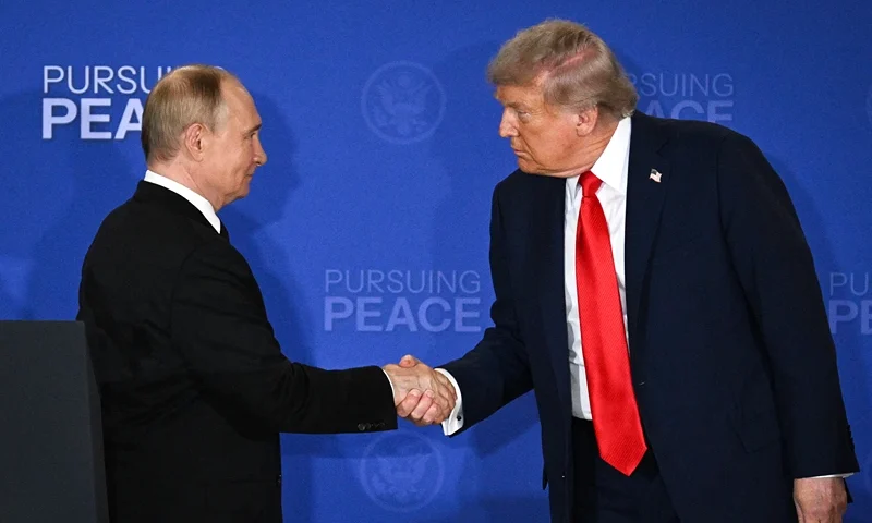 US President Donald Trump (R) and Russian President Vladimir Putin shake hands at the end of a joint press conference after participating in a US-Russia summit on Ukraine at Joint Base Elmendorf-Richardson in Anchorage, Alaska, on August 15, 2025. (Photo by Drew ANGERER / AFP) (Photo by DREW ANGERER/AFP via Getty Images)
