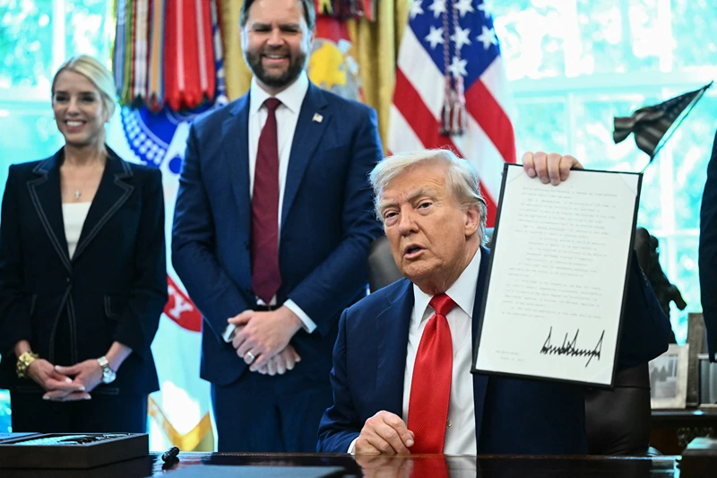 US President Donald Trump holds up an executive order he signed that aims to end cashless bail, in the Oval Office of the White House in Washington, DC on August 25, 2025. Also pictured, L/R, US Attorney General Pam Bondi and Vice President JD Vance. (Photo by Mandel NGAN / AFP) (Photo by MANDEL NGAN/AFP via Getty Images)