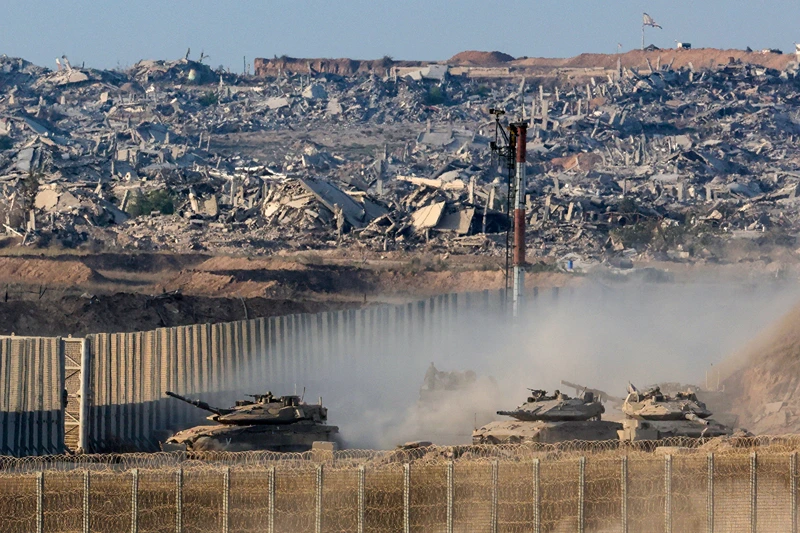 TOPSHOT - Israeli army main battle tanks move along the border with the Gaza Strip in southern Israel on August 27, 2025. Israeli military pressed operations around Gaza City on August 27, as President Donald Trump prepared to host a White House meeting on post-war plans for the shattered Palestinian territory. (Photo by Jack GUEZ / AFP) (Photo by JACK GUEZ/AFP via Getty Images)