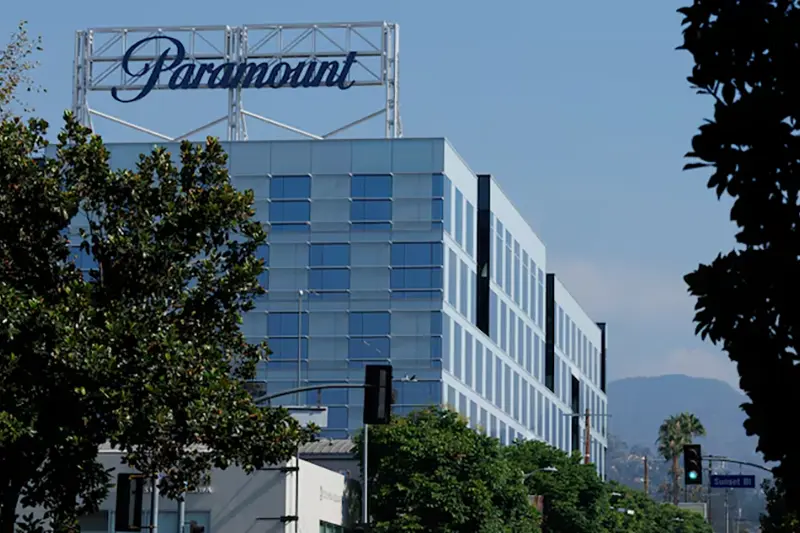 A Paramount logo is shown on the top of a building in Hollywood in Los Angeles, California, U.S., August 5, 2025. REUTERS/Mike Blake/File photo