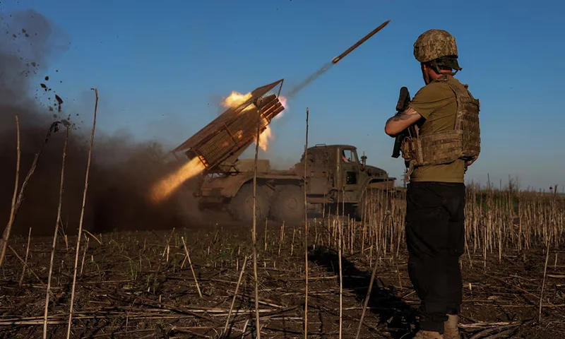 Ukrainian service members of the 25th Sicheslav Airborne Brigade fire a BM-21 Grad multiple rocket launch system towards Russian troops near the frontline town of Pokrovsk, amid Russia's attack on Ukraine, in Donetsk region, Ukraine April 19, 2025. REUTERS/Anatolii Stepanov/File Photo