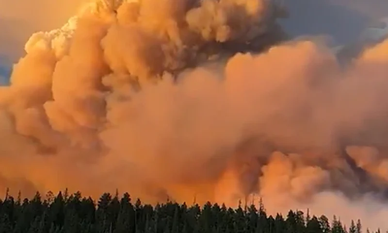 Canyon Fire in Ventura County screen grab (accuweather)