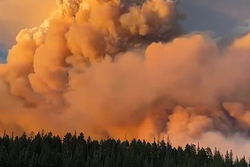 Canyon Fire in Ventura County screen grab (accuweather)