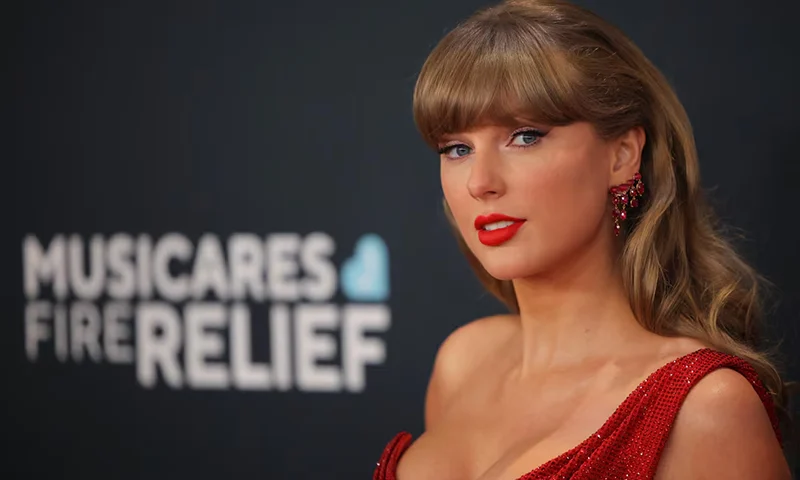 Taylor Swift poses at the red carpet during the 67th Annual Grammy Awards in Los Angeles, California, U.S., February 2, 2025. REUTERS/Daniel Cole/File Photo
