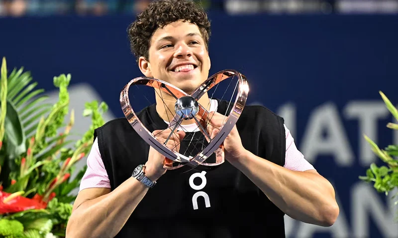 Ben Shelton (USA) lifts the winners trophy after defeating Karen Khachanov during the singles final at Sobeys Stadium. Mandatory Credit: Dan Hamilton-Imagn Images