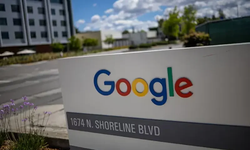 A Google logo is seen at a company research facility in Mountain View, California, U.S., May 13, 2025. REUTERS/Carlos Barria/ File Photo