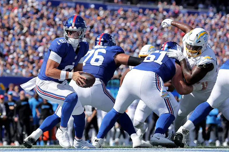 New York Giants quarterback Jaxson Dart (6) takes a snap against the Los Angeles Chargers during the first quarter at MetLife Stadium. Mandatory Credit: Brad Penner-Imagn Images
