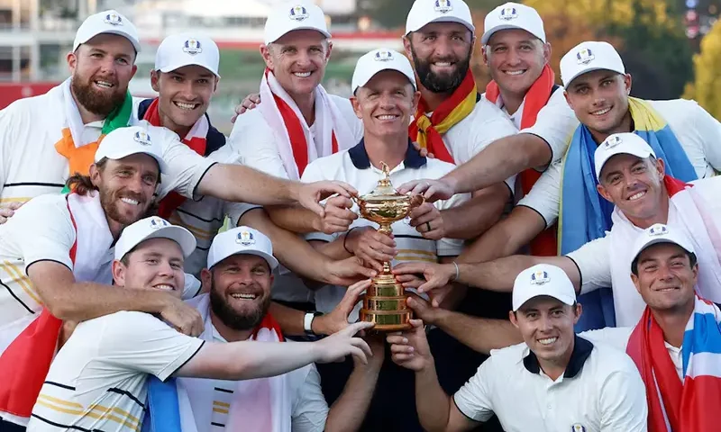 Team Europe captain Luke Donald and his team pose with the trophy as they celebrate after winning the Ryder Cup REUTERS/Peter Casey